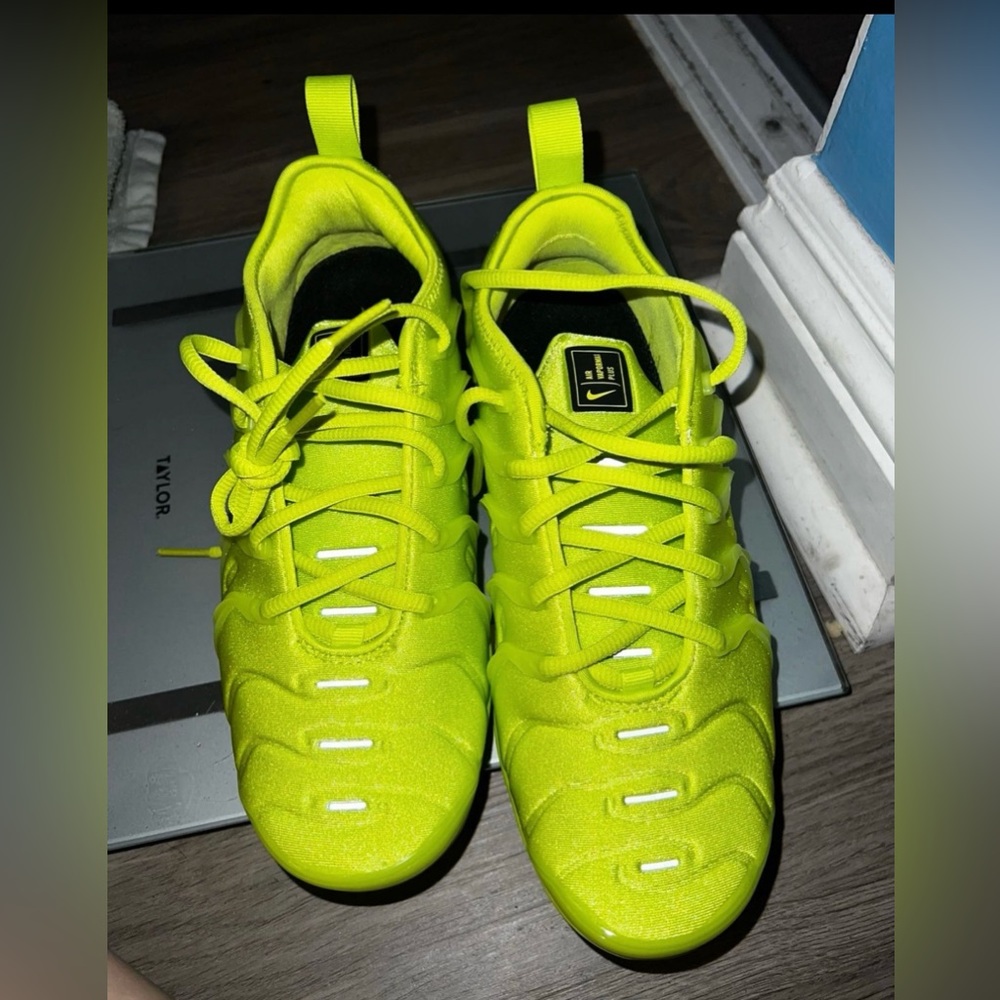 Nike air vapormax plus athletic shoes